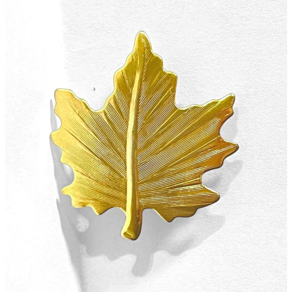 Vintage Maple Leaf Brooch Pin Gold Tone Textured Etched Nature Woodland Forest